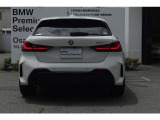 ドイツ本社と同様の教育、訓練を受けたBMW専門のメカニックが100項目にも上がるポイントを徹底的にチェック。交換基準に達した部品があればBMW純正部品を使用し整備した後にお客様に引渡しとなります。