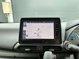 日産オリジナルナビゲーション(MM223D-L)装着車♪インパネにマッチするデザインに加え、9インチの大画面なので地図が大きく見え、操作性を高めます☆