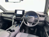 上質で落ち着いた印象のインパネ。視界も広々で運転しやすいです。