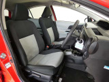 ファブリックで包み込んだシートは、通気性が良くて蒸れにくい上に、保温性も高いので冬場でも冷えを感じにくいです♪