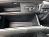 ETC車載器はグローブボックス内に装備。