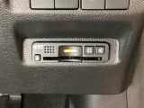 ハンドルの右下にETCがついています。高速道路の料金所の通過も楽々です!。 カードの取り出しもしやすい場所についています。