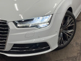 ●LEDハイビームが多数独立で存在し、ハイビーム時に対向車や前方を走る車の部分をロービームに切り替えが可能!!シーケンシャルウインカーも装備!!