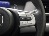Hondaセンシングの機能のひとつ、アダプティブクルーズコントロール付!アクセルから足を離しても設定したスピードと前車との車間を保ち走行してくれます!車線維持もアシスト☆高速道路で疲労軽減ですね☆