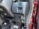 【eコンスイッチ】低燃費運転をサポートするECONモード。スイッチをONすると、エンジンやトランスミッション、A/Cなどを協調制御し、燃費の向上に貢献。エコドライブの効果を高めます。