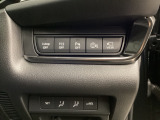 各種機能の切替スイッチは運転席パネル下に集約されています。任意で切り替え可能なため状況に合わせてお使いください。