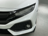 LEDヘッドライトは、点灯の瞬間から最大光量を発揮し、突然暗くなるトンネルなどでの安定感を高めます。