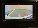 バックでの車庫入れも安心です! リアカメラが付いているバックモニター付のナビを装備しております。操作線もついており距離感も画面から確認できます。