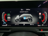視認性の良いメーターパネルデザインです。ディスプレイに各種情報、設定画面が見やすく表示されます。