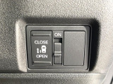 【パワースライドドア】スマートキーや運転席のスイッチでスライドドアの開閉が可能♪電動だから力を入れてドアを開ける必要が無く、小さいお子様でも、重い荷物を持っている時もラクに開け閉めできます♪