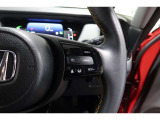 Hondaセンシングの機能のひとつ、アダプティブクルーズコントロール付!アクセルから足を離しても設定したスピードと前車との車間を保ち走行してくれます!車線維持もアシスト☆高速道路で疲労軽減ですね☆