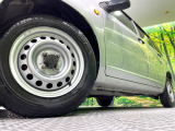 インテリアに合わせたデザインのステアリングは、運転される方のことも考え、運転しやすい形状、大きさです。是非一度、実際に触ってお確かめください。