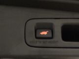 電動リアゲートお好みの位置で停止も可能です。