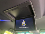 【フリップダウンモニター】大画面モニターで後席でもエンタメをお楽しみいただけます。小さなお子様にも大人気の装備です♪