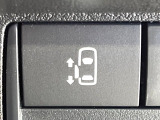 【パワースライドドア】スマートキーや運転席のスイッチでスライドドアの開閉が可能♪電動だから力を入れてドアを開ける必要が無く、小さいお子様でも、重い荷物を持っている時もラクに開け閉めできます♪