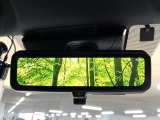 【デジタルインナーミラー】後席の大きな荷物や同乗者で後方が確認しづらい時でも安心!カメラが撮影した車両後方の映像をルームミラー内に表示。クリアな視界で状況の確認が可能です!