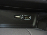 便利な充電用USBジャックも付いています☆周辺機器の充電にご利用頂けます☆