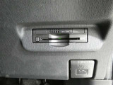 ビルトインタイプのETC車載機です。見た目もスマートで料金所通過もキャッシュレスです。