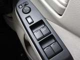 電動格納式ドアミラー、全席パワーウィンドーです。
