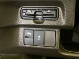 ハンドルの左下にETCとHondaセンシング用の、VSA(ABS+TCS+横滑り抑制)解除スイッチなどがついています。高速道路の料金所の通過も楽々です。 カードの取り出しもしやすい場所についています。