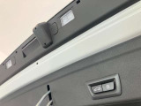 ボタン1つでリアハッチの開閉が可能です。またコンフォートアクセスが付いていれば鍵をポケットに入れた状態でキックで開閉も可能です。