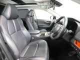 ゆったり室内で運転もしやすいです♪使い勝手の良い配置も考えられています!!