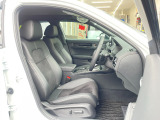 体を包み込む形のシートなので、長時間運転しても疲れません。