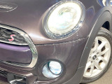 ●LEDヘッドライト:夜間走行時も良好な視界を確保し安心して運転できる高輝度LEDヘッドライトを装備!点灯速度が早く、消費電力も抑えられています。