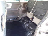 ◆チップアップ&ダイブダウン機構付【ULTR SEAT】は後席座面を左右分割で跳ね上げることができます。トランクで積載できない背の高い荷物をラクラク収納できます。ホンダ車ならではの人気装備です。