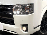 【LEDヘッドライト】悪天候や夜間走行時も良好な視界を確保し安心して運転できる高輝度LEDヘッドライトを装備!点灯速度が早く、消費電力も抑えられています。