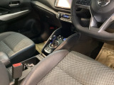 運転席周辺のスマートなレイアウトが、操作のしやすさを実現。快適なドライブをサポートします。
