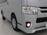 フォグランプ装着車です。暗い夜道の車両前方を明るく照らします