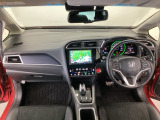 【前方視界】開放的な前方視界!運転がしやすく疲れにくいです♪窓が大きく、見通しがとっても良いおクルマですよ♪
