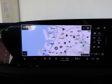 MMIのディスプレイには大型モニターを採用。