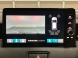 バックでの車庫入れも安心です!リアカメラが付いているバックモニター付のナビディスプレイを装備しております。バンパーについているソナーや、操作線もついており距離感も画面から確認できます。