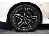 メルセデスの認定中古車「サーティファイドカー」では、万一お車が故障した場合も、ご購入後1年間もしくは2年間※は走行距離にかかわらずメルセデス・ベンツ正規サービスネットワークで無料修理いたします