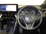 運転席まわりです。 各操作スイッチは使いやすい位置に配置されてます。