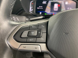 ◆クルーズコントロールにレーダーセンサーを組み合わせ、先行車を測定し設定されたスピードを上限に自動で加減速を行います。一定の車間距離を維持することで、長距離走行でのドライバーの疲労を低減させます。