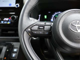 ステアリングスイッチ付き。前方から目を離すことなく操作することが可能です。
