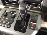オートマチックシフトレバーは、手になじみ操作しやすい形状で安全運転にもつながります♪