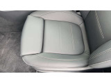 運転席・助手席ともシートヒーター装備しています。