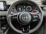 ステアリングスイッチ装着車なので、運転中でもハンドルから手を離す事なくナビ操作等出来るので、快適にドライブして頂けます!