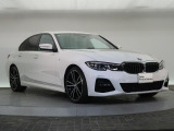 BMWのお車は、走行の安定性とコーナリングの良さを追求し、思い通りにハンドルの操作可能です。試乗車もご用意しておりますので、ぜひ&ldquo;駆け抜ける歓びをご体感ください!