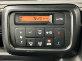 オートエアコン付きです!お好みの温度をセットするだけでエアコンの風量などを自動でコントロール。快適な車内でお過ごしいただけます。