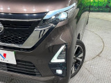 【LEDヘッドライト】悪天候や夜間走行時も良好な視界を確保し安心して運転できる高輝度LEDヘッドライトを装備!点灯速度が早く、消費電力も抑えられています。