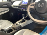 運転席周辺のスマートなレイアウトが、操作のしやすさを実現。快適なドライブをサポートします。