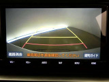 バックガイドモニターで、後方を確認しながら安心して駐車することができます。運転初心者も熟練者も必須の機能ですよ!