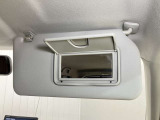 【運転席サンバイザー】鏡が付いているのでメイク直しなどにも便利★
