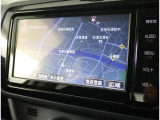 純正ナビを装備。タッチパネル式で使いやすく、お出かけもラクラクです。