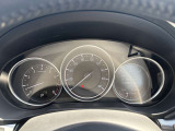 視認性に優れた表示が、必要な情報を瞬時に伝えます。Excellent visibility displays convey information instantly.